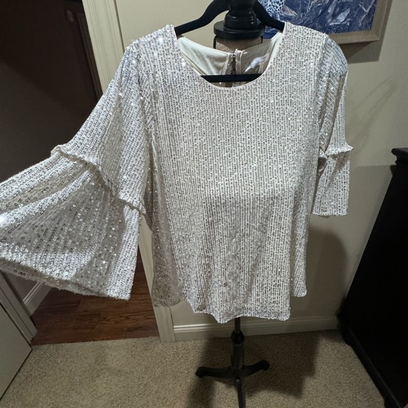 NWT Sz med sequin top - Picture 8 of 14